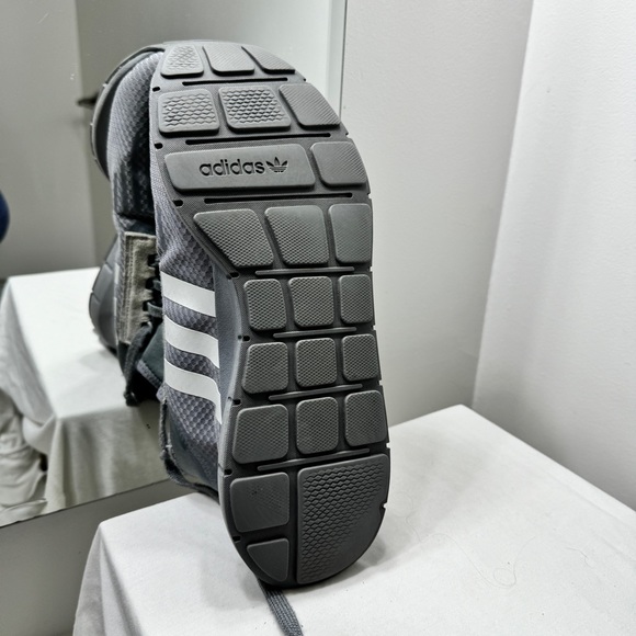 Adidas Swift run x trainer -size 10 - Picture 7 of 9